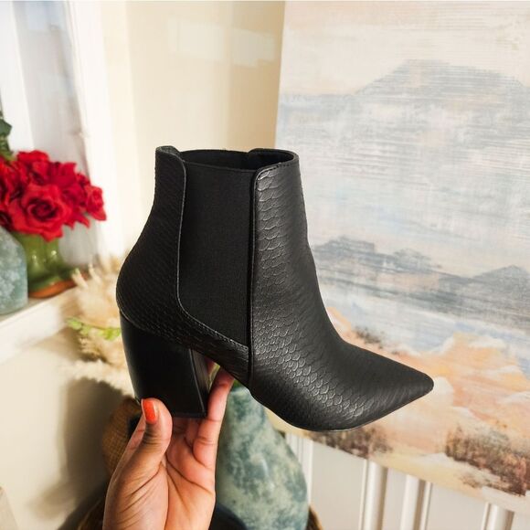 Qupid Snakeskin Print Elastic Side Ankle Booties - Size 8.5 - Picture 1 of 15